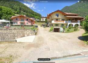 Отель casa con giardino  Мале
